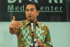 Mabes Polri Diserang,...