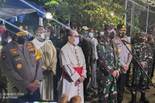 Sambangi Gereja Katedral,...
