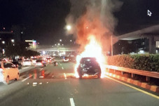 Mobil Toyota Rush Terbakar...