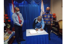 Bupati Mathius Awoitauw...
