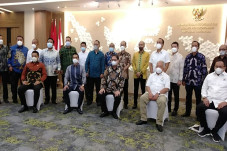 Sowan ke Airlangga,...