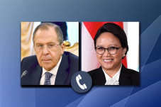 Lewat Telepon, Menlu...