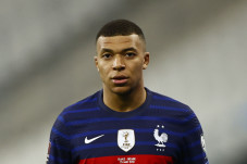 Bikin Gempar, Kylian...