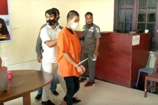 Rekam dan Unggah Video...