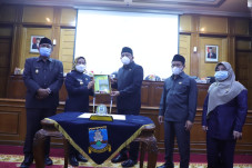 Di Tengah Pandemi COVID-19,...