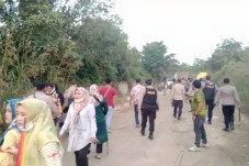 Bentrok Warga dan Pekerja...