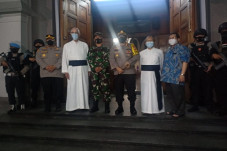 Jaga Gereja di Bandung,...