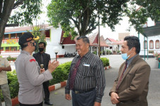 Dijaga Ketat Polisi,...