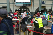 Hari Kedua Libur Paskah,...