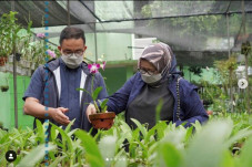 Anies dan Istri Kunjungi...