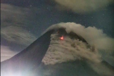 Pagi Ini Merapi Muntahkan...