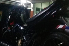 Motor Tabrak Mobil,...