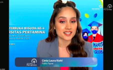 Cinta Laura Berikan...