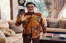 Gantian, Hotma Sitompul...