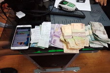 Jualan Togel di WC Umum,...