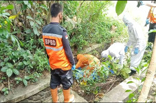 Sragen Gempar, Seorang...