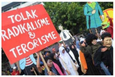 Menyuarakan Persatuan...