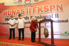 Menaker Ida Ajak Serikat...