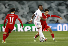 Brace Vinicius Jr Warnai...