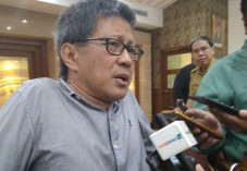 Rocky Gerung: Intelektual...