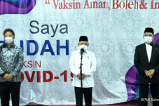 Vaksinasi di MUI Pakai...