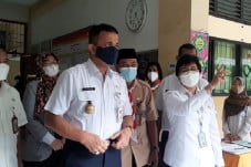 Rumah Panggung Dikritik...