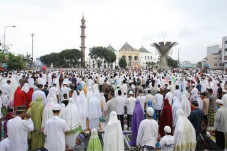 Shaf Laki-laki Bercampur...