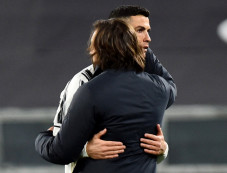 Juventus Kalahkan Napoli...