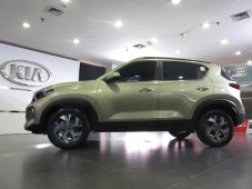 KIA Sonet 7 Kursi Resmi...