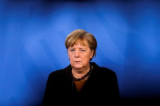 Merkel Desak Putin Kurangi...