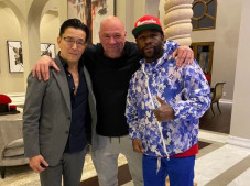 Mayweather Kasih Jempol...