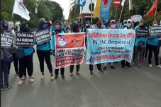 Gaji Belum Dibayar 10...