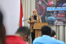 Menaker Ida Minta Industri...