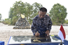 Dankormar Resmikan Pantai...