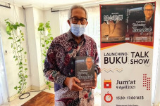 Unboxing Tiongkok, Buku...