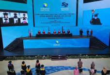 Wisuda 834 Sarjana,...