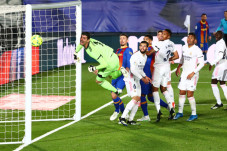 Madrid Hancurkan Barcelona...