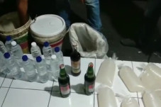 Polisi Gerebek Gudang...
