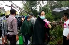 Ibu-ibu di Tasikmalaya...