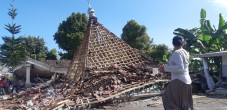 Tinjau Lokasi Terdampak...