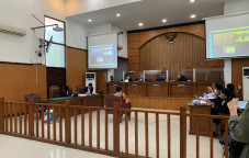 Sidang Jumhur Hidayat,...