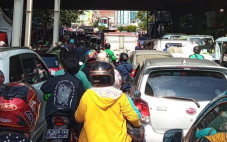 Pengunjung Pasar Tanah...