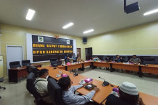 Rapat Paripurna DPRD...