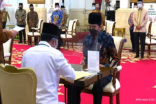 Luncurkan Gerakan Cinta...