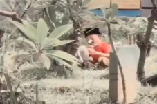 Viral Anak Kecil Sendirian...