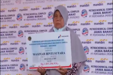 Indramayu Gempar, Warga...