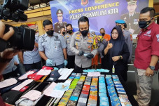 Kuras Uang Nasabah Rp500...