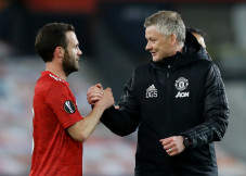 Manchester United Tak...