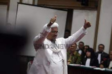 Habib Rizieq Raih Gelar...