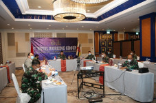 Perkuat Kerja Sama Militer,...